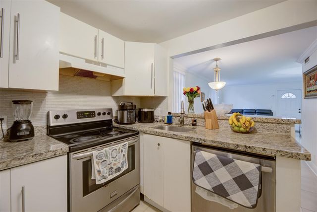 3777 NW 78th Avenue 10d, Hollywood, FL 33024