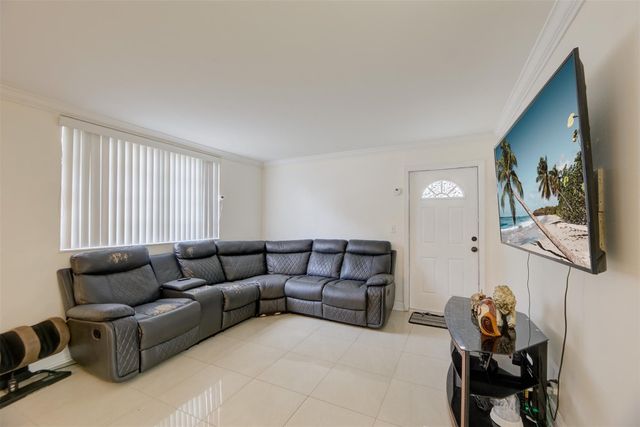 3777 NW 78th Avenue 10d, Hollywood, FL 33024