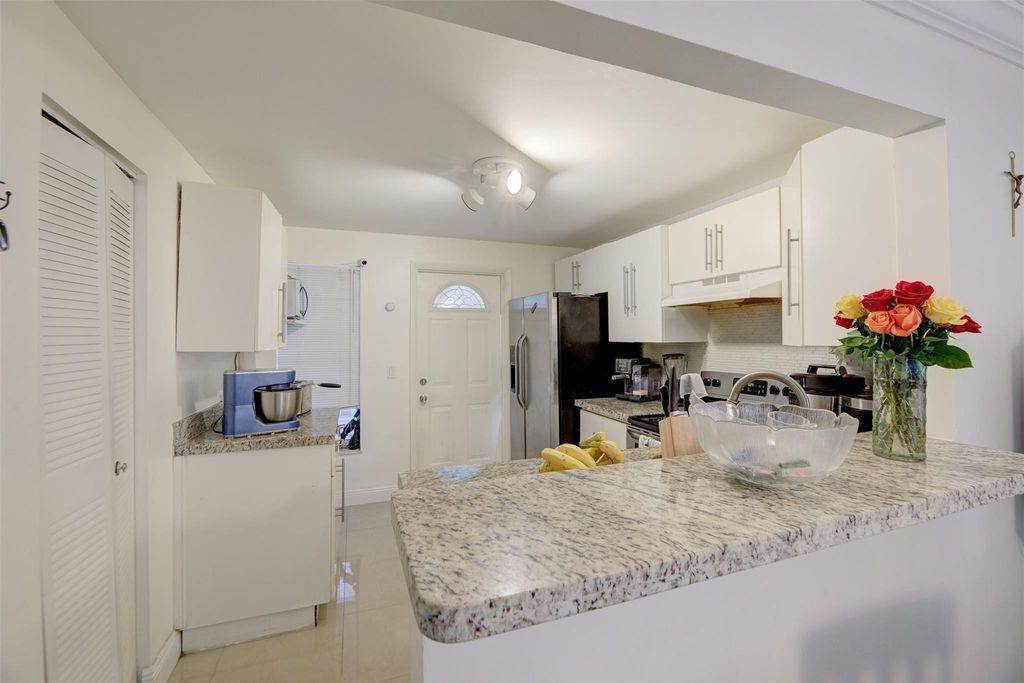 3777 NW 78th Avenue 10d, Hollywood, FL 33024