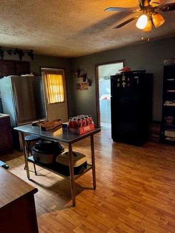 144 N Plum Street, Irvine, KY 40336