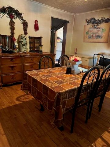 144 N Plum Street, Irvine, KY 40336