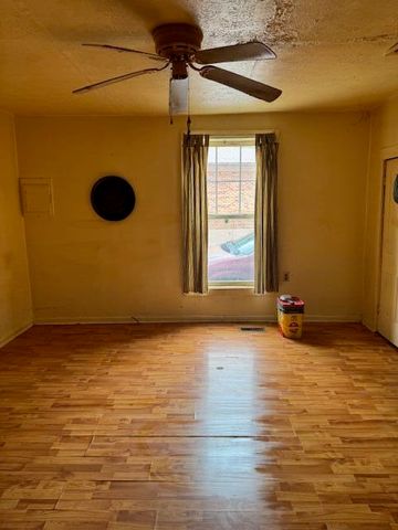 144 N Plum Street, Irvine, KY 40336