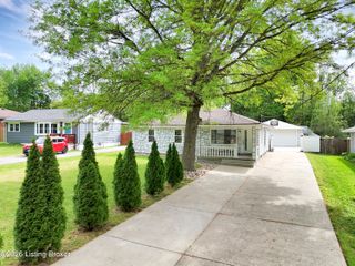 6907 Triangle Dr, Louisville, KY 40214