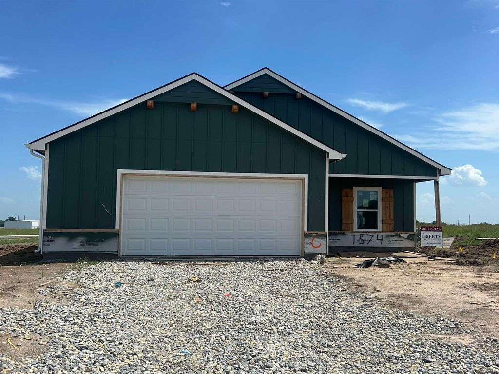 1574 N Emerald Valley Dr, Mulvane, KS 67110