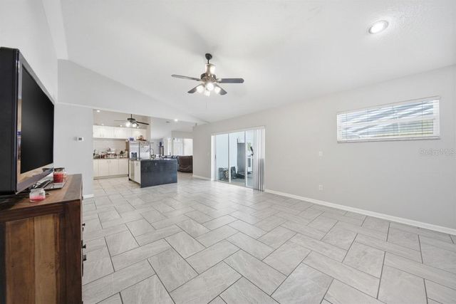 2305 MARSEILLE COURT, Valrico, FL 33596