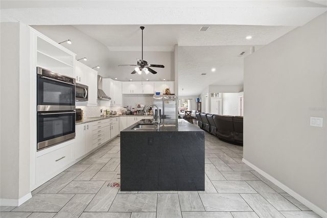 2305 MARSEILLE COURT, Valrico, FL 33596