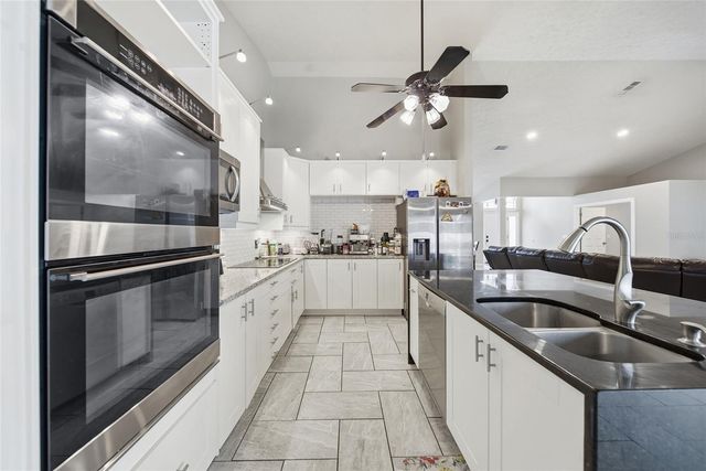 2305 MARSEILLE COURT, Valrico, FL 33596