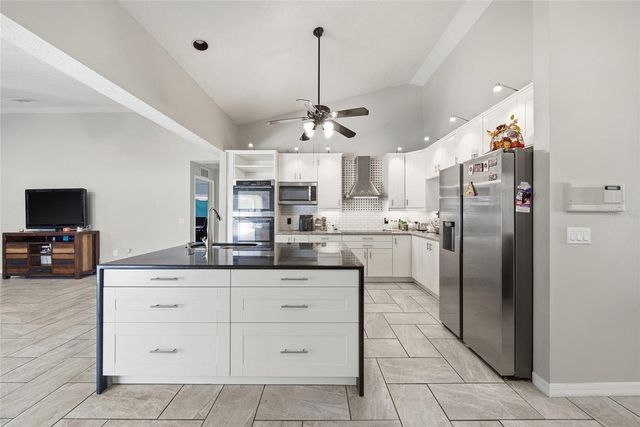 2305 MARSEILLE COURT, Valrico, FL 33596