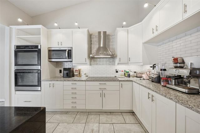 2305 MARSEILLE COURT, Valrico, FL 33596