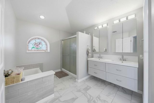 2305 MARSEILLE COURT, Valrico, FL 33596