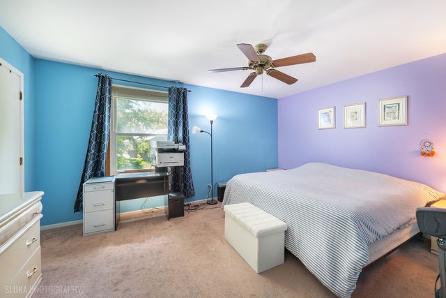1705 Charles Avenue, Algonquin, IL 60102