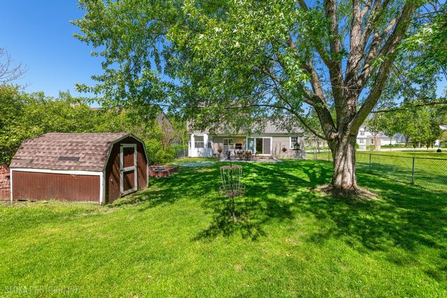 1705 Charles Avenue, Algonquin, IL 60102