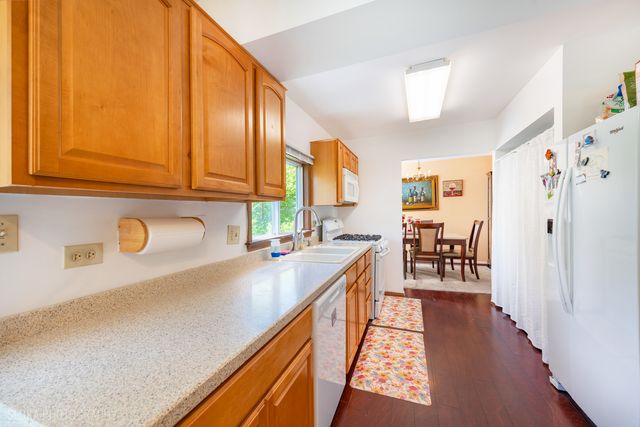 1705 Charles Avenue, Algonquin, IL 60102