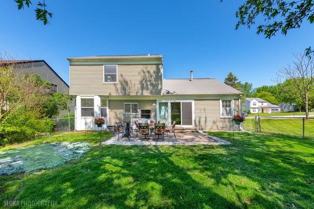 1705 Charles Avenue, Algonquin, IL 60102