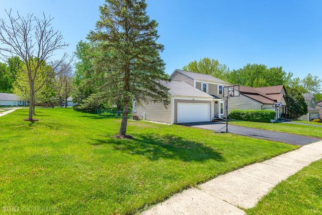 1705 Charles Avenue, Algonquin, IL 60102