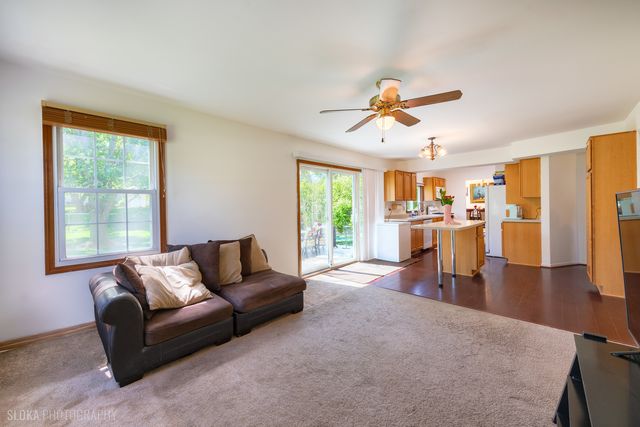 1705 Charles Avenue, Algonquin, IL 60102