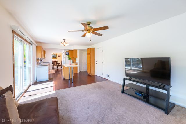 1705 Charles Avenue, Algonquin, IL 60102