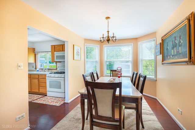 1705 Charles Avenue, Algonquin, IL 60102