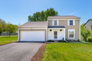 1705 Charles Avenue, Algonquin, IL 60102