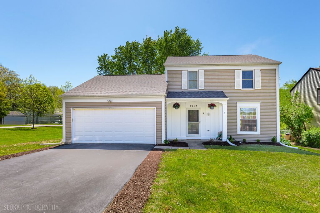 1705 Charles Avenue, Algonquin, IL 60102