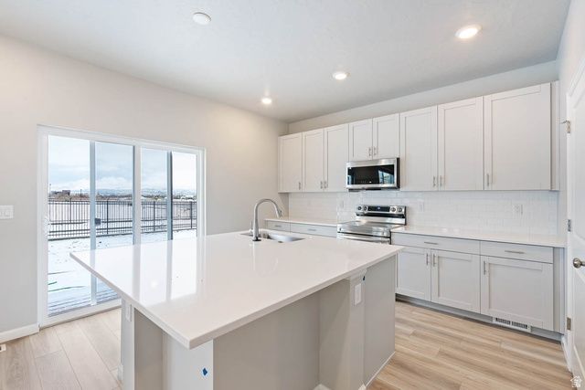 253 N ROUNDABOUT ST, Saratoga Springs, UT 84045