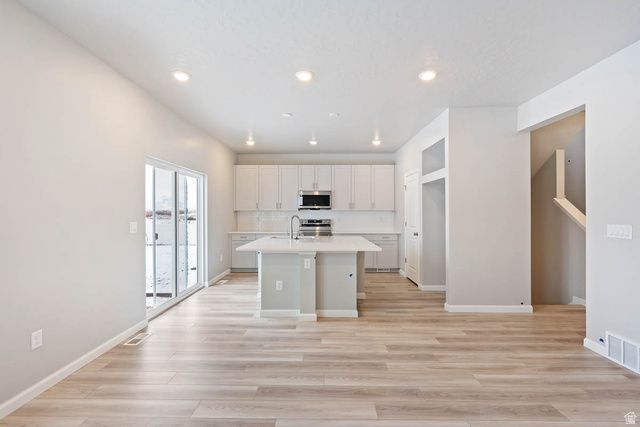 253 N ROUNDABOUT ST, Saratoga Springs, UT 84045