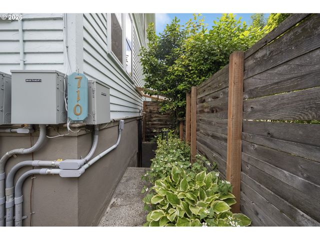 2204 Ne 7TH Ave, Portland, OR 97212