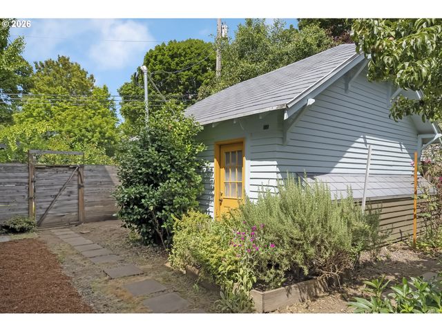 2204 Ne 7TH Ave, Portland, OR 97212