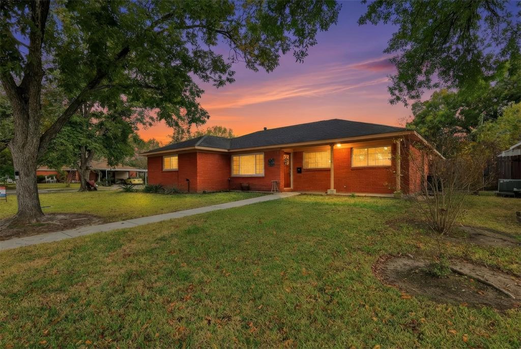 1602 Easthaven Drive, Pasadena, TX 77506