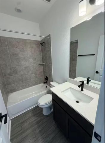 151 Sincere DR, Kyle, TX 78640