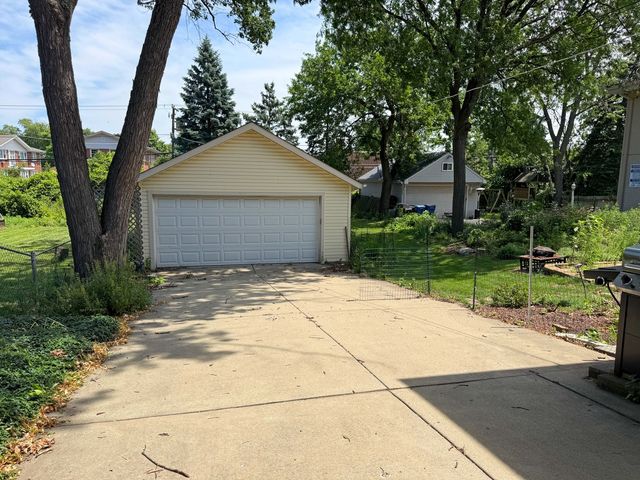 435 N Princeton Avenue, Villa Park, IL 60181