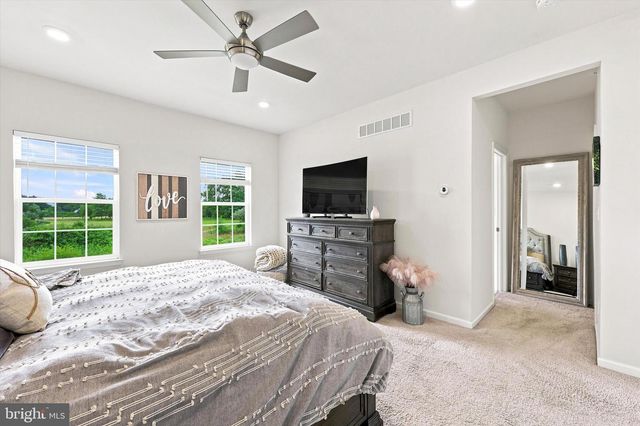 137 GOLDEN VALE DR, Royersford, PA 19468