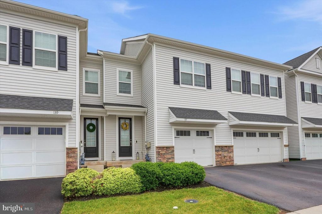 137 GOLDEN VALE DR, Royersford, PA 19468