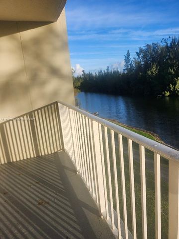 8240 SW 210th St 220, Cutler Bay, FL 33189