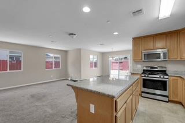 402 Hallman Ln, Oakdale, CA 95361