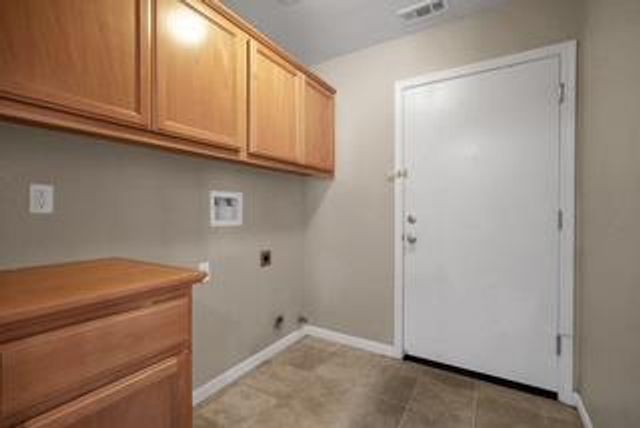 402 Hallman Ln, Oakdale, CA 95361