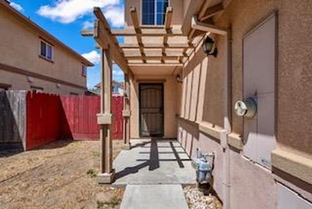 402 Hallman Ln, Oakdale, CA 95361