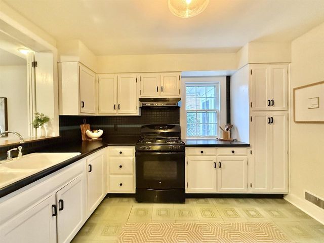 1875 Sherwood SW Drive, Beloit, WI 53511