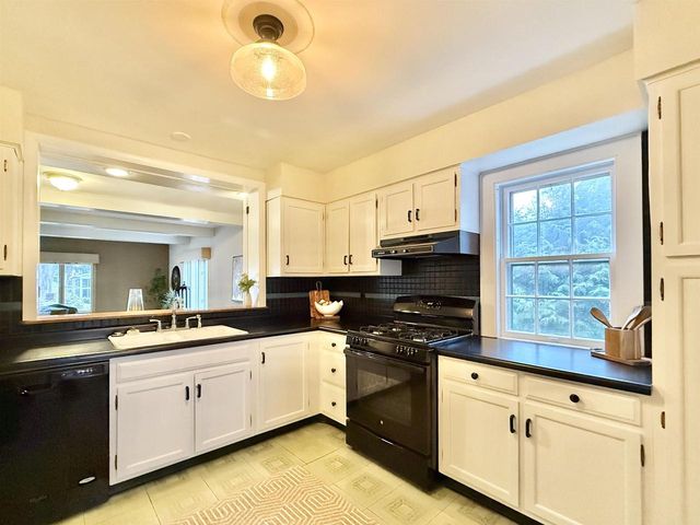 1875 Sherwood SW Drive, Beloit, WI 53511