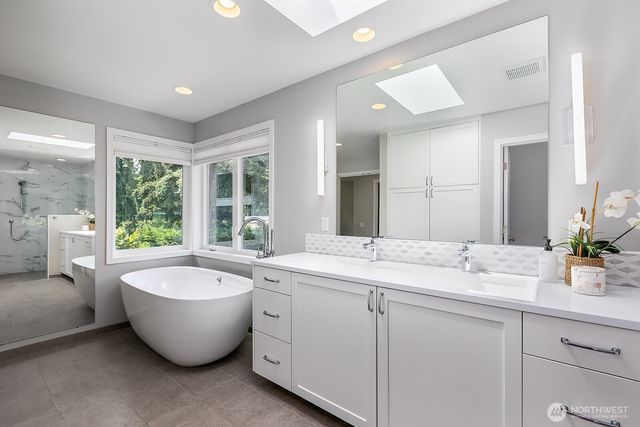 2307 108th Avenue SE, Bellevue, WA 98004