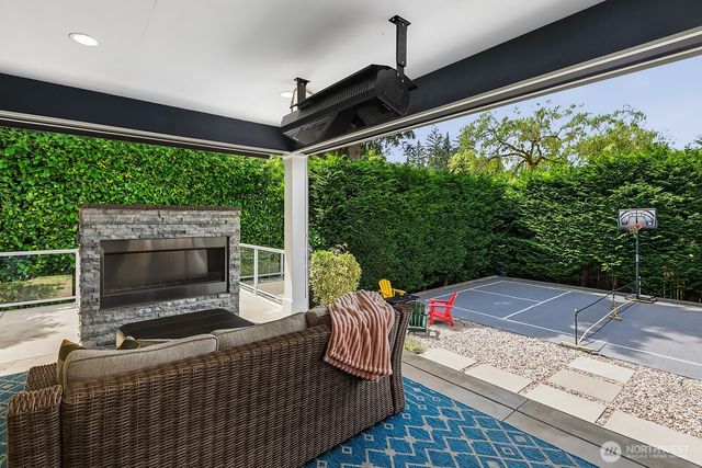 2307 108th Avenue SE, Bellevue, WA 98004