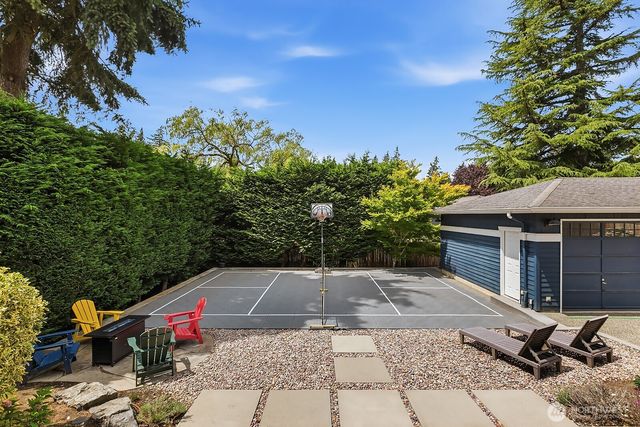 2307 108th Avenue SE, Bellevue, WA 98004