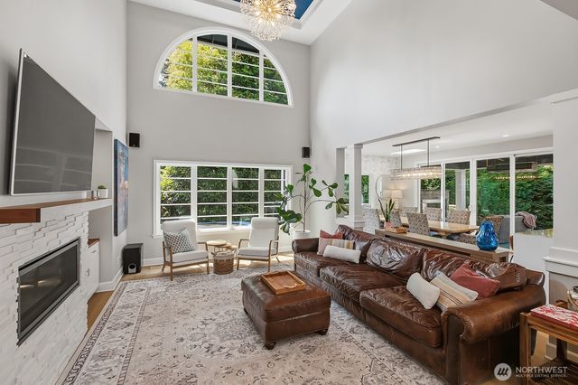 2307 108th Avenue SE, Bellevue, WA 98004