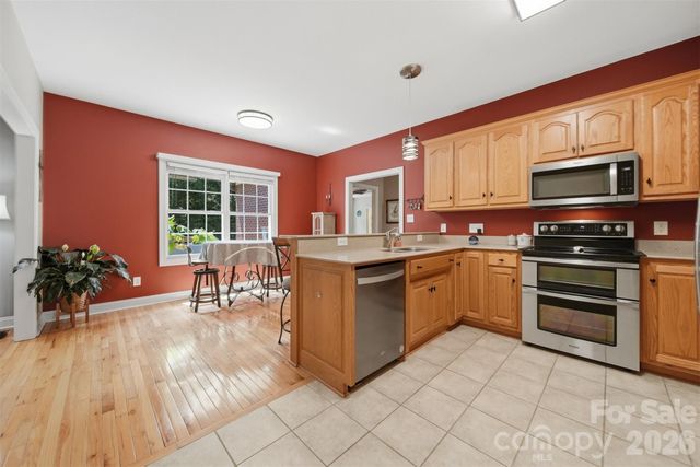 4305 Cottingham Drive, Hickory, NC 28602