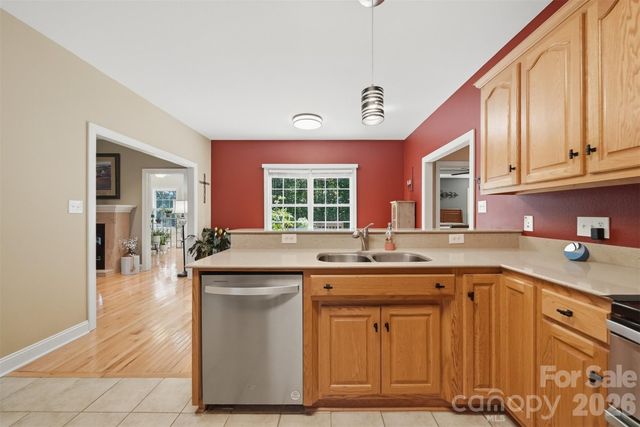 4305 Cottingham Drive, Hickory, NC 28602