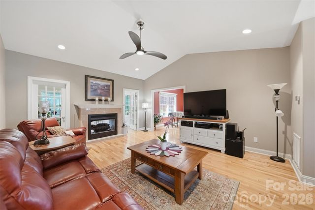 4305 Cottingham Drive, Hickory, NC 28602