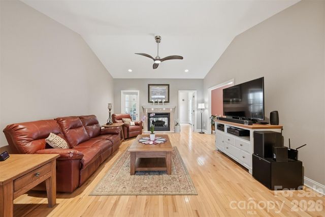 4305 Cottingham Drive, Hickory, NC 28602