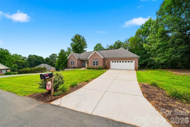 4305 Cottingham Drive, Hickory, NC 28602