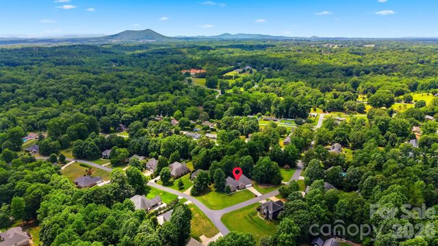 4305 Cottingham Drive, Hickory, NC 28602