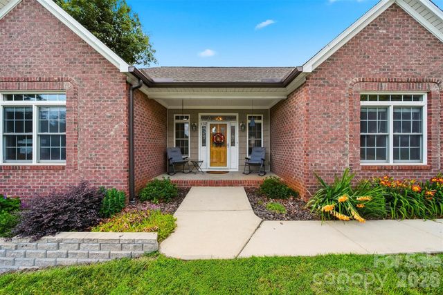 4305 Cottingham Drive, Hickory, NC 28602